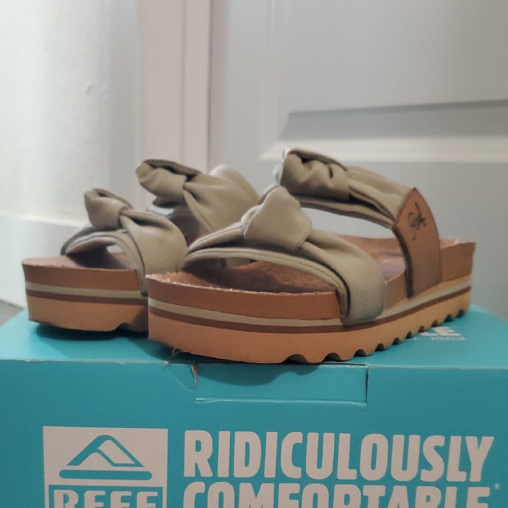 Reef Women's Sandals in Tan with Bow Detail